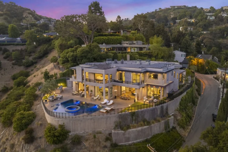 Zorada Modern Estate by Villoura