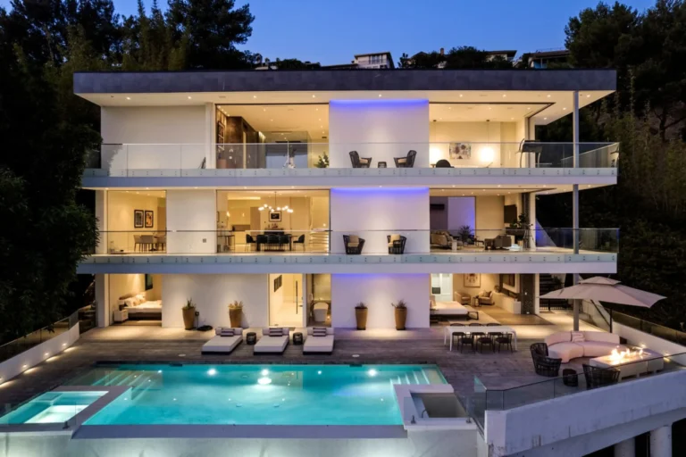 Mulholland Infinity by Villoura