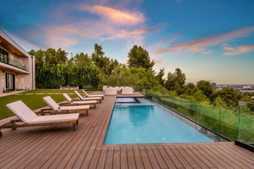 Royal Oaks Ultra-Luxury Resort by Villoura
