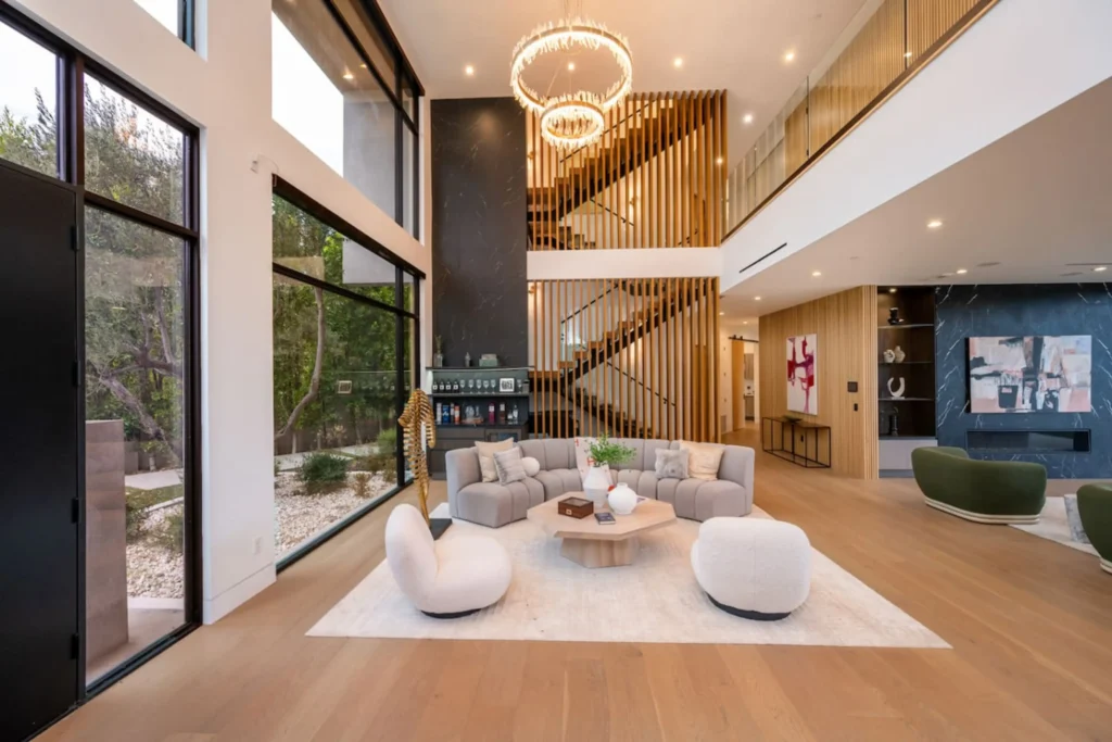 Royal Oaks Ultra-Luxury Resort by Villoura