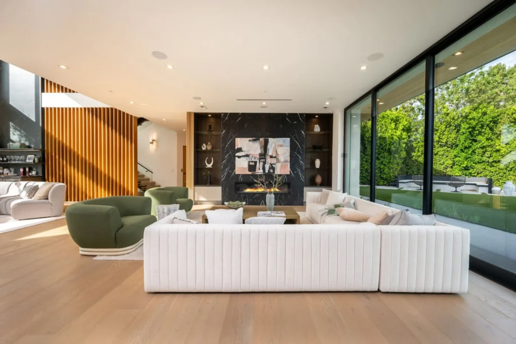 Royal Oaks Ultra-Luxury Resort by Villoura