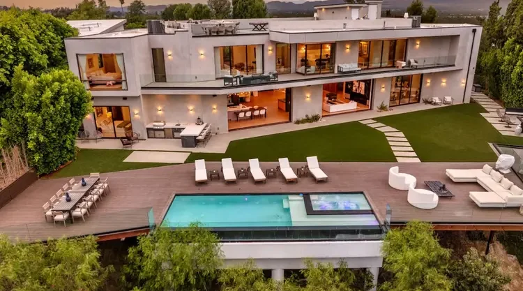Royal Oaks Ultra-Luxury Resort