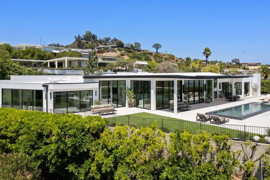 Hollywood Hills for Families Who Want Views and Private Entertainment