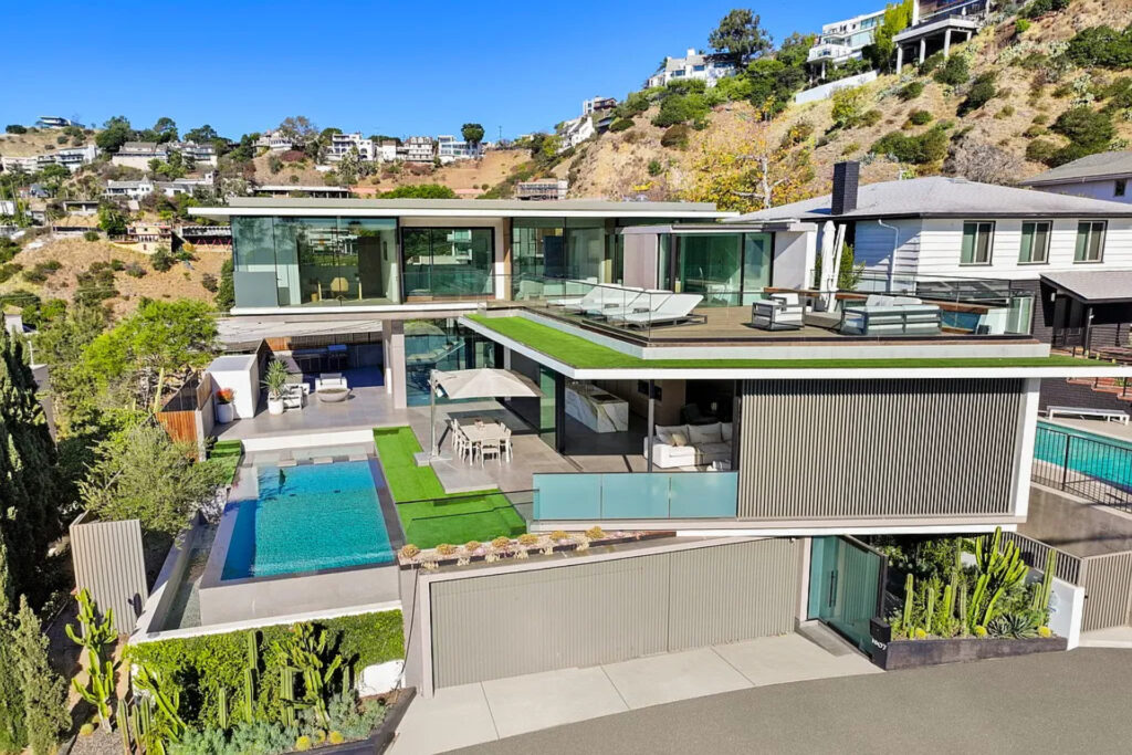Blue Heights Luxury Villa - luxury villa rental in Beverly Hills, photo 1