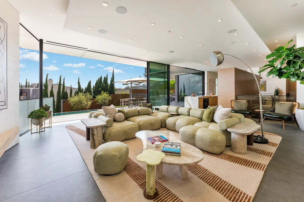 Blue Heights Luxury Villa - luxury villa rental in Beverly Hills, photo 4