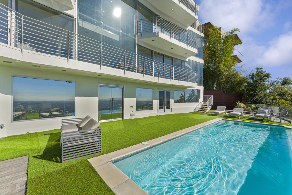 Skyline Retreat by Villoura - luxury villa rental in Los Angeles, photo 57