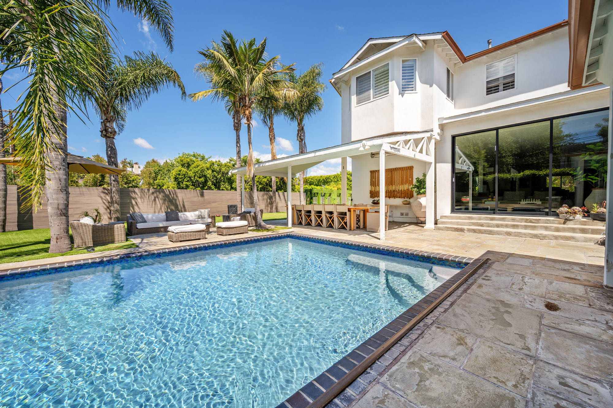 Luxury Property Management vs Self-Managed Airbnb