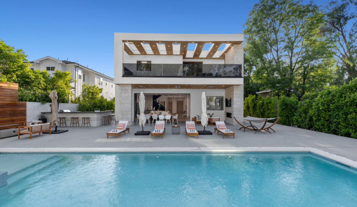 maximize occupancy luxury rentals Los Angeles