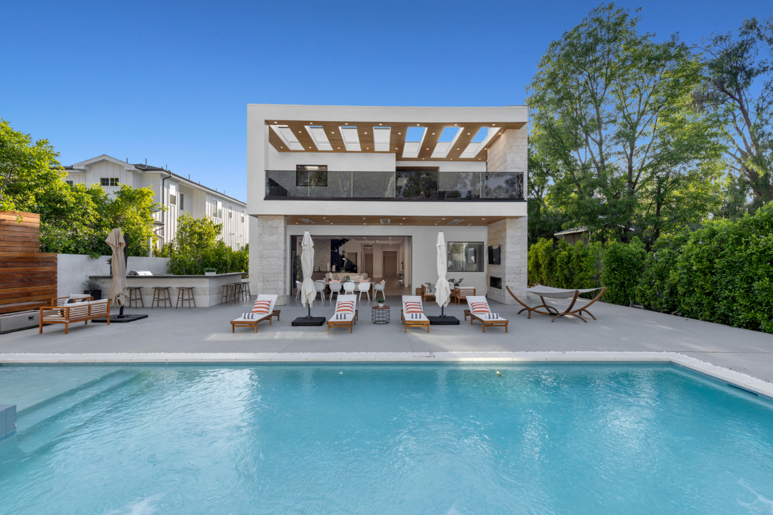 maximize occupancy luxury rentals Los Angeles