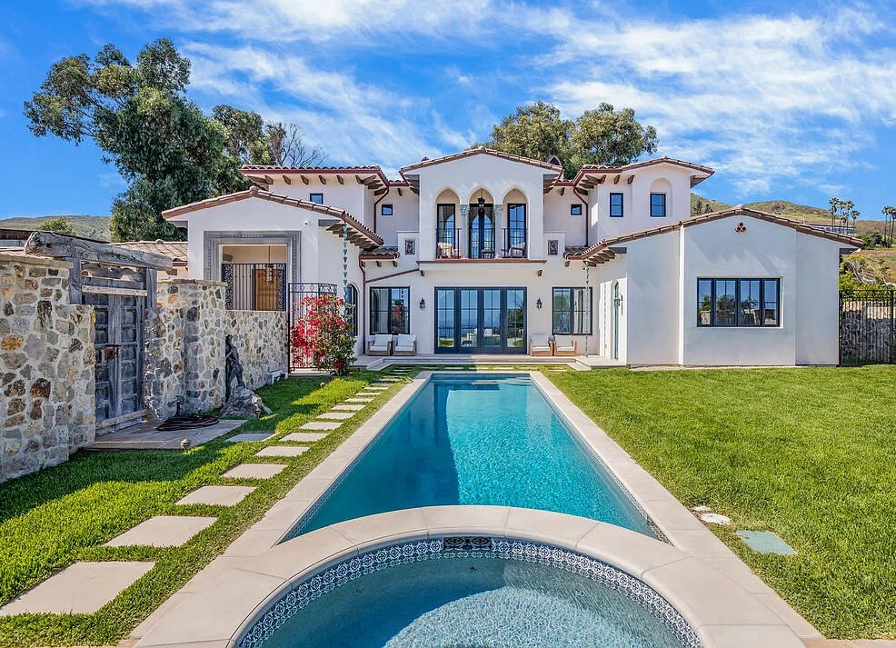Luxury Mansions in Malibu