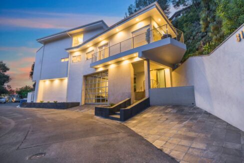 Beautiful night view of the luxury villa Nichols Sanctuary in Los Angeles.