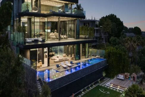 Garden exterior at Sarbonne House Bel Air luxury rental