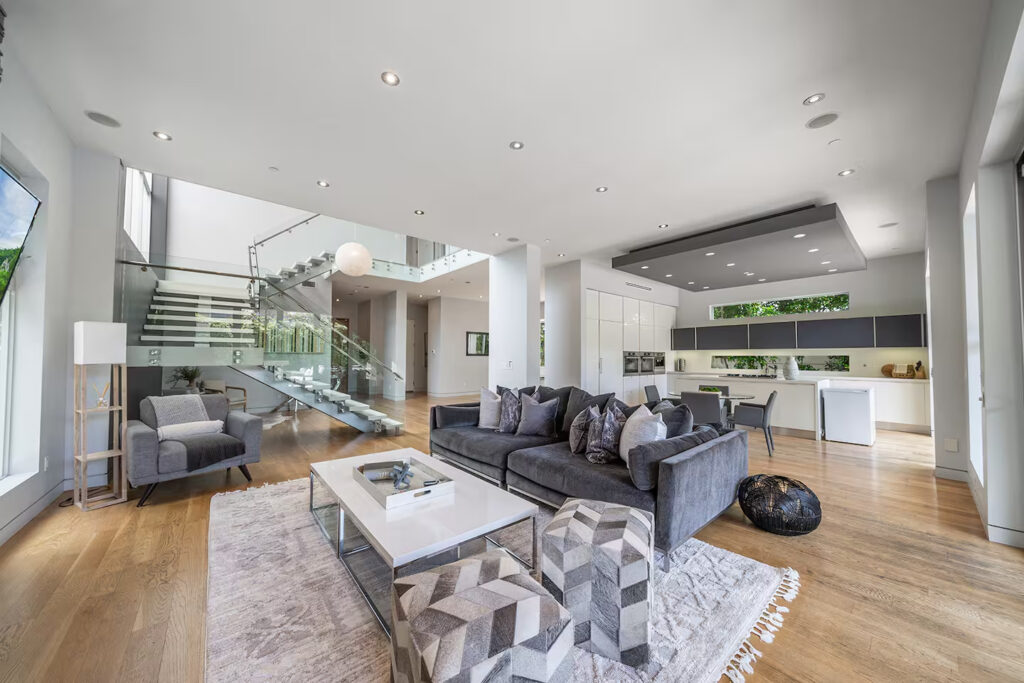Pool and spa at Stanley Residence Beverly Grove luxury rental