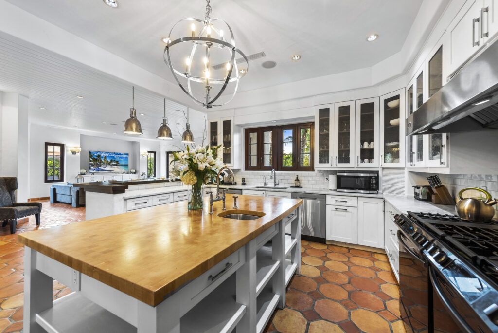 Villa Calabassa elegant dining room luxury residence