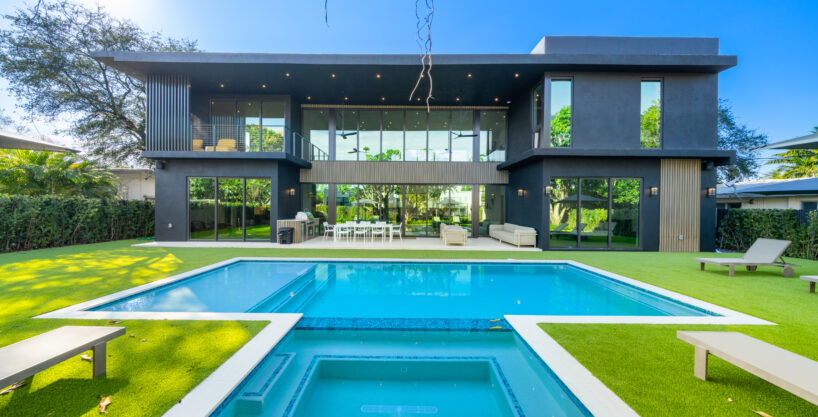 Villa Onyx private pool with lush garden luxury villa