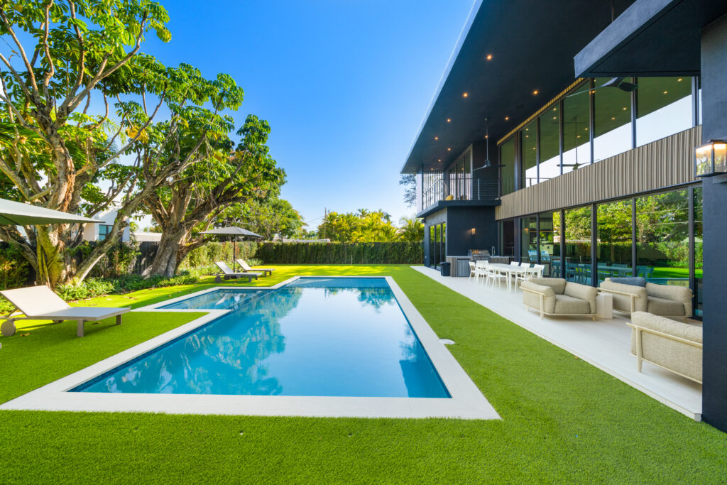 Villa Onyx resort-style pool terrace luxury residence