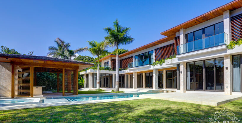 Villa Pointe luxury residence modern exterior view
