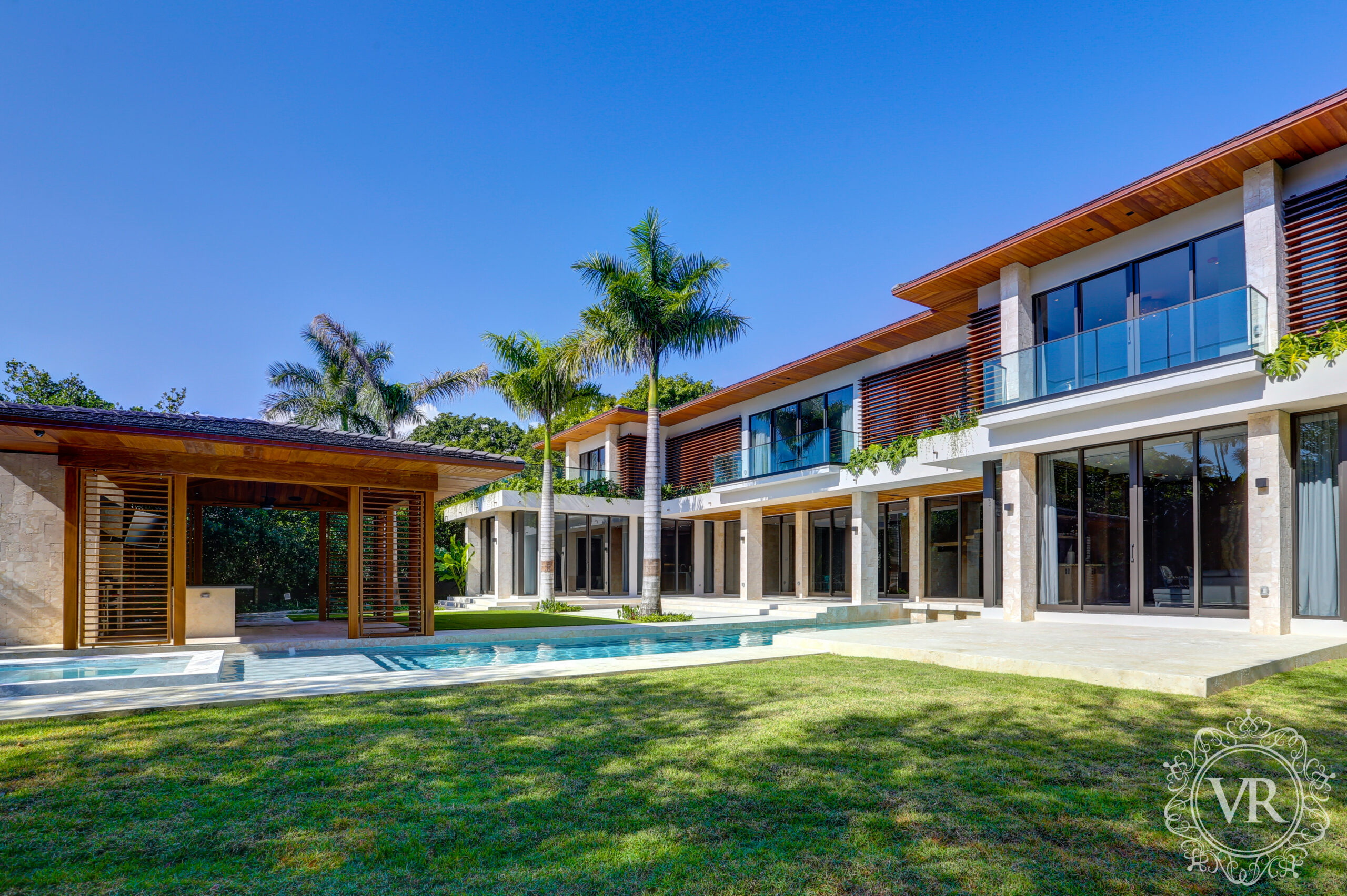 Villa Pointe luxury residence modern exterior view
