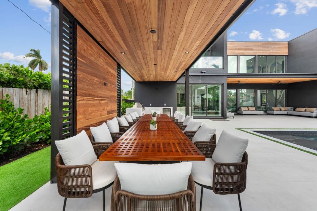 Outdoor round dining table setup