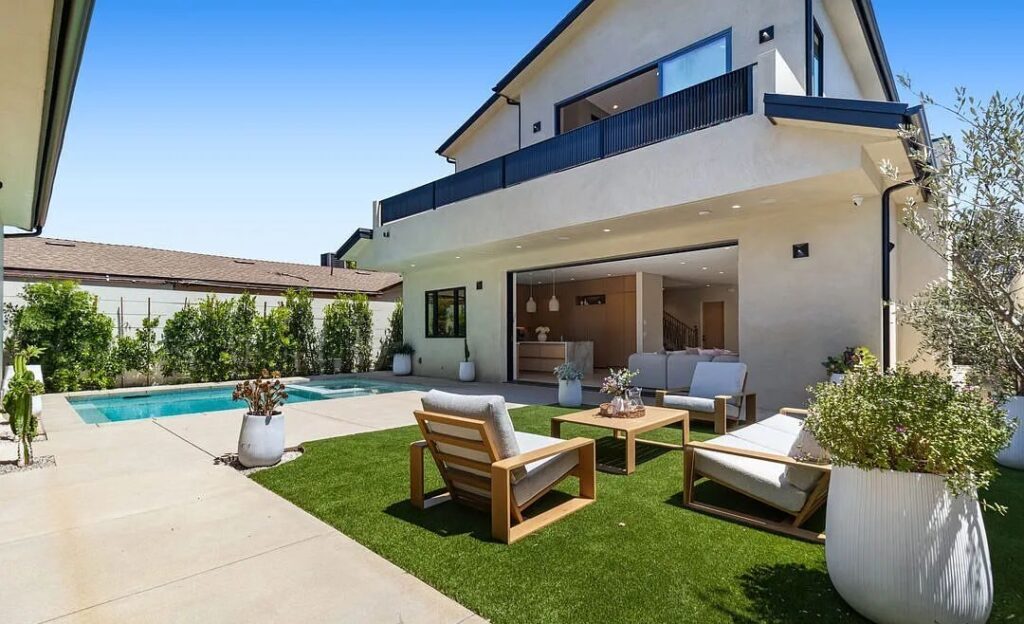 Addison Modern, luxury villa rental in Encino (photo 27)
