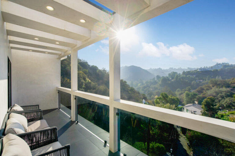 Thames Canyon House