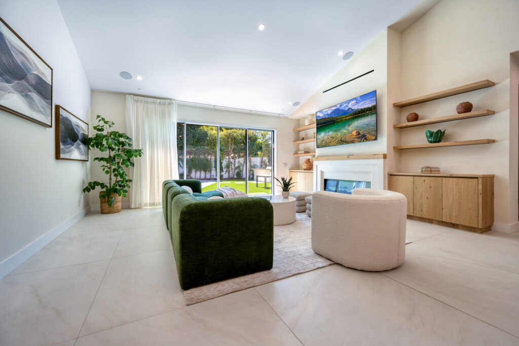 Woodley Modern, luxury villa rental in Encino (photo 2)